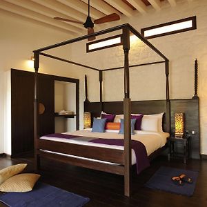 Heritage King Room